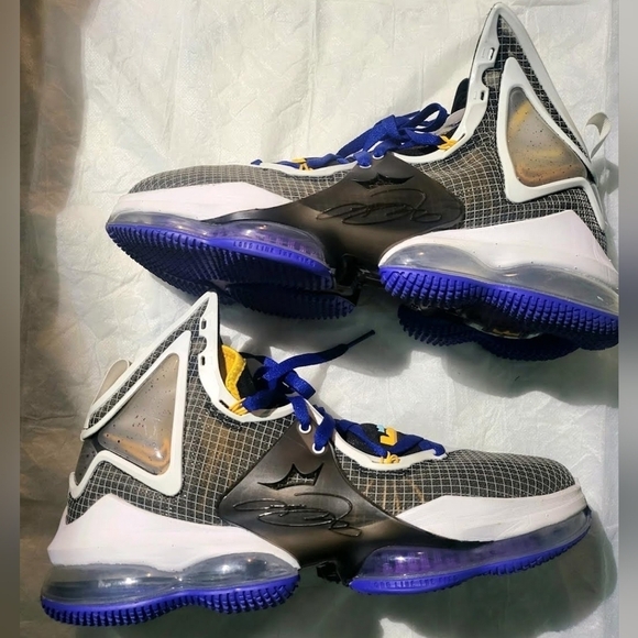 Nike LeBron 19 Hardwood Classic size 9.5 Mens - Picture 4 of 16